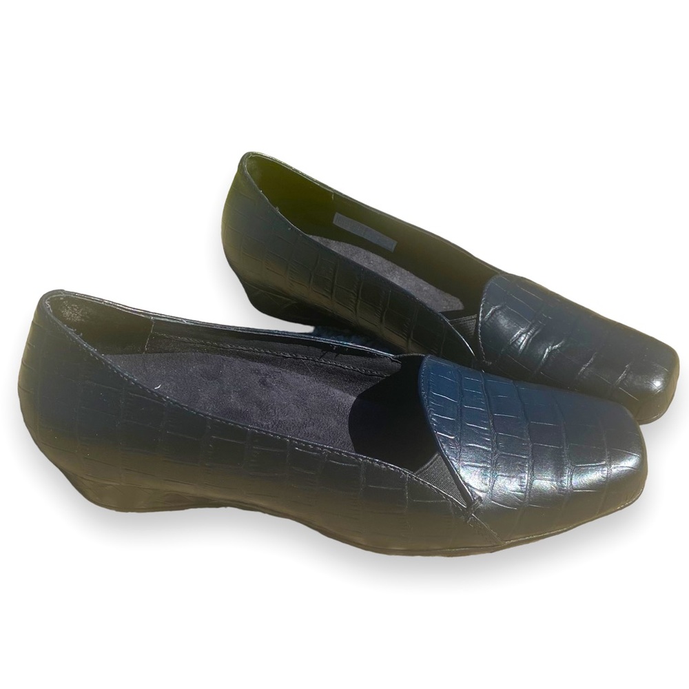 Vionic Black Croc-Embossed Leather Flats